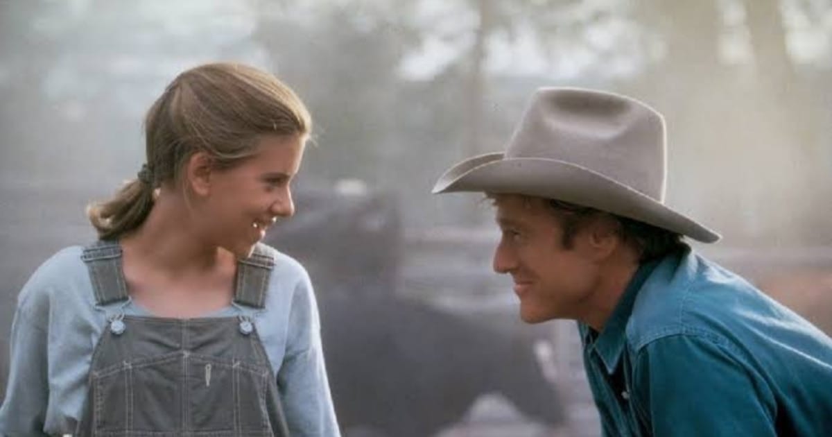 Scarlett Johansson y Robert Redford durante la filmación de El hombre que susurraba a los caballos, 1998